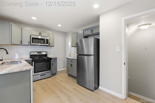 27550 Garfield Street, Roseville, MI 48066