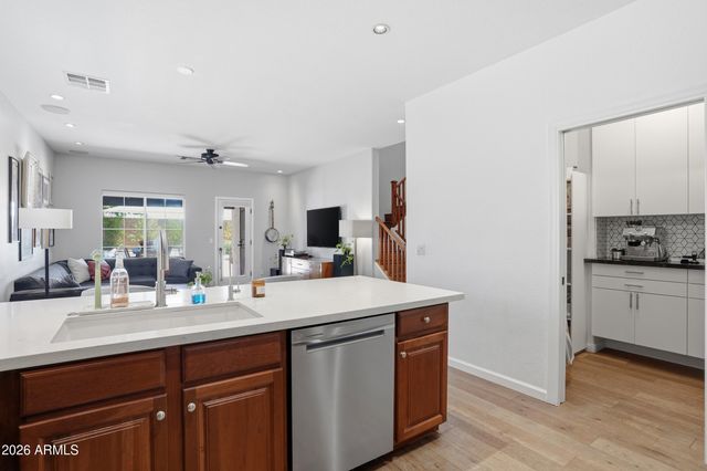 1285 E PARKVIEW Drive, Gilbert, AZ 85295