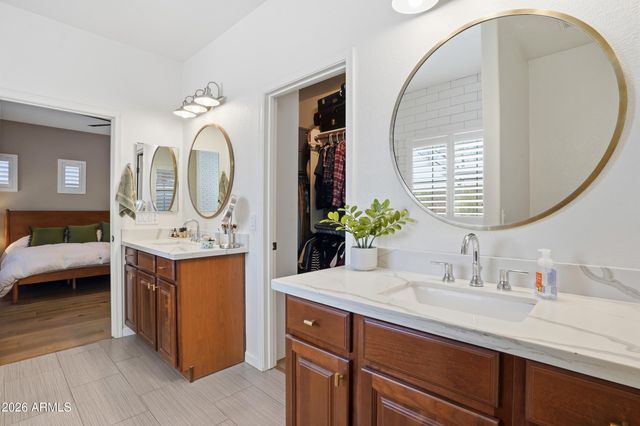 1285 E PARKVIEW Drive, Gilbert, AZ 85295