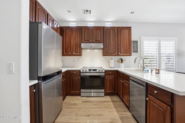 1285 E PARKVIEW Drive, Gilbert, AZ 85295