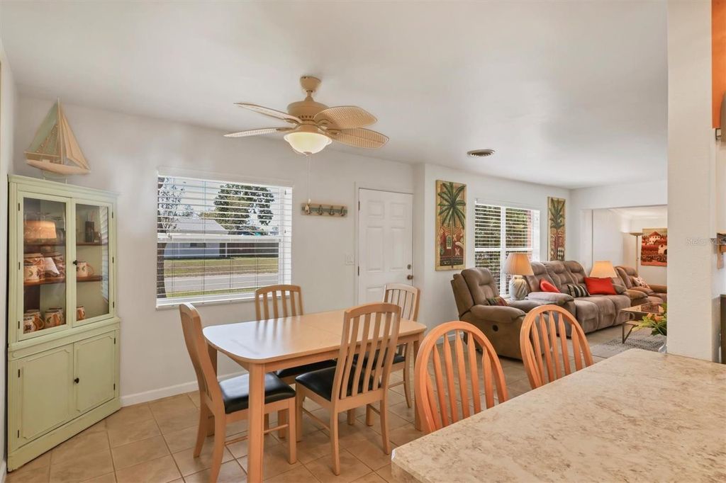 Image 11 of property listing at 3210 21ST AVENUE DRIVE W, Bradenton, FL 34205