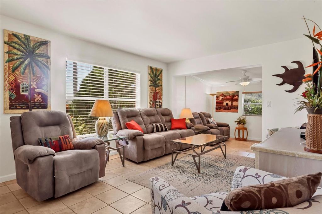 Image 15 of property listing at 3210 21ST AVENUE DRIVE W, Bradenton, FL 34205