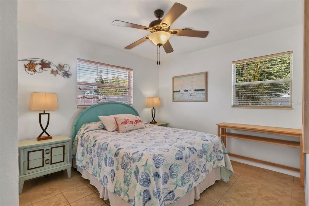 Image 20 of property listing at 3210 21ST AVENUE DRIVE W, Bradenton, FL 34205