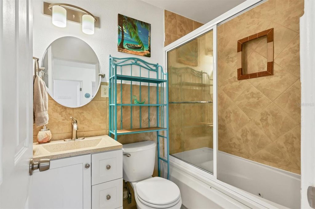 Image 21 of property listing at 3210 21ST AVENUE DRIVE W, Bradenton, FL 34205