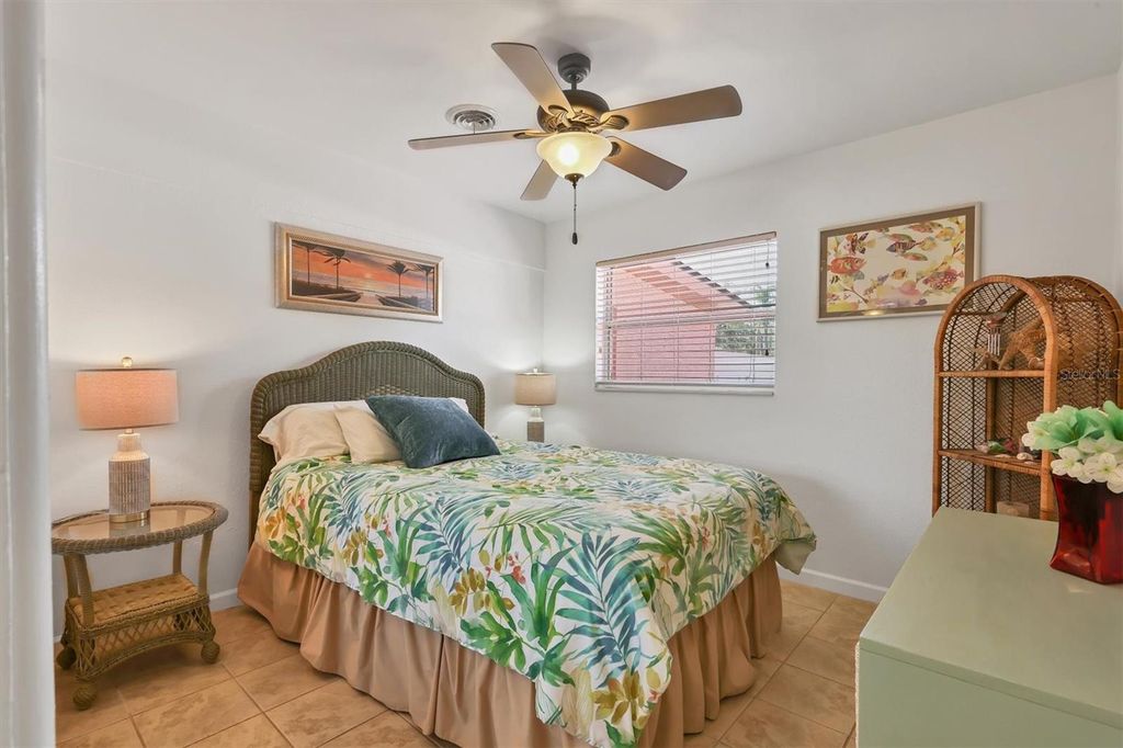 Image 22 of property listing at 3210 21ST AVENUE DRIVE W, Bradenton, FL 34205