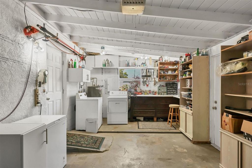 Image 23 of property listing at 3210 21ST AVENUE DRIVE W, Bradenton, FL 34205