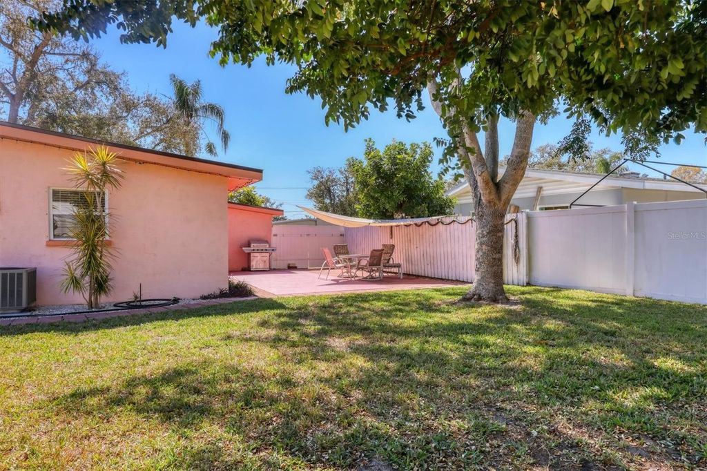 Image 26 of property listing at 3210 21ST AVENUE DRIVE W, Bradenton, FL 34205