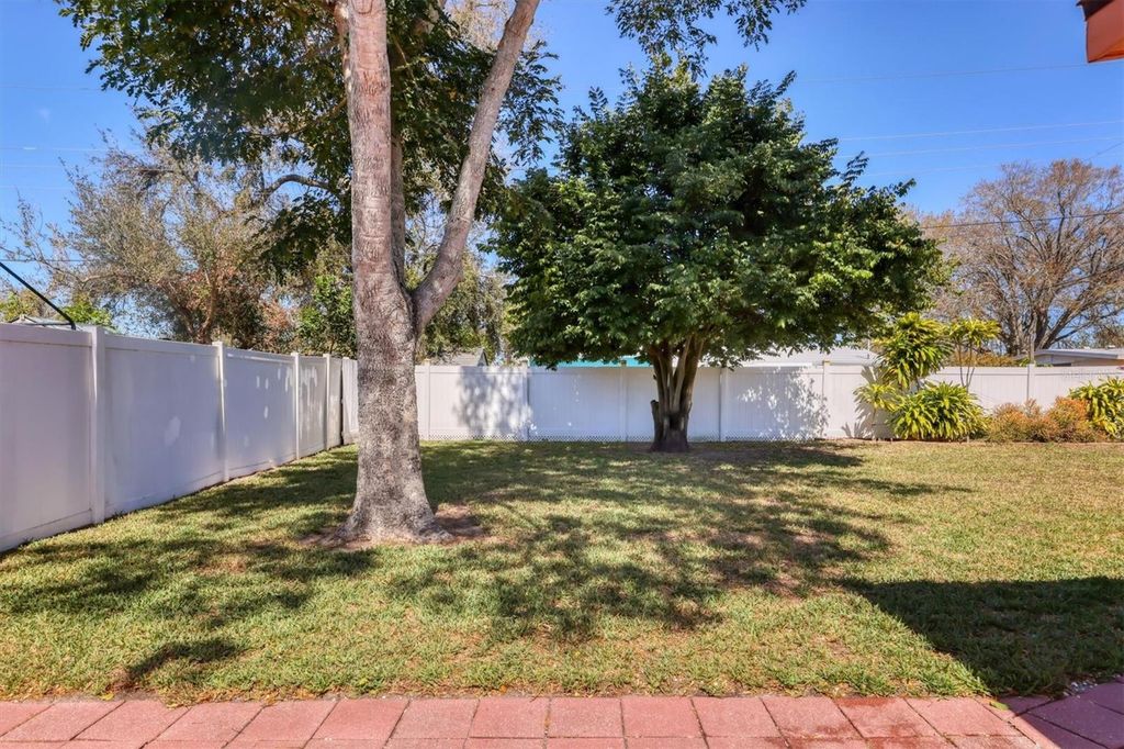 Image 27 of property listing at 3210 21ST AVENUE DRIVE W, Bradenton, FL 34205