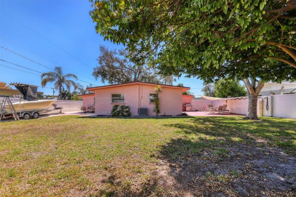 Image 31 of property listing at 3210 21ST AVENUE DRIVE W, Bradenton, FL 34205