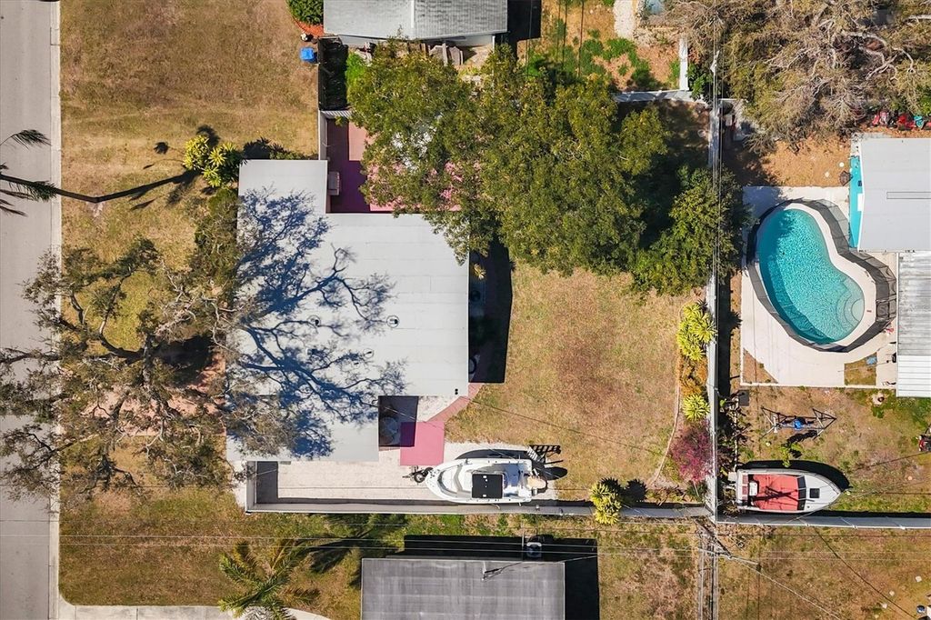 Image 34 of property listing at 3210 21ST AVENUE DRIVE W, Bradenton, FL 34205