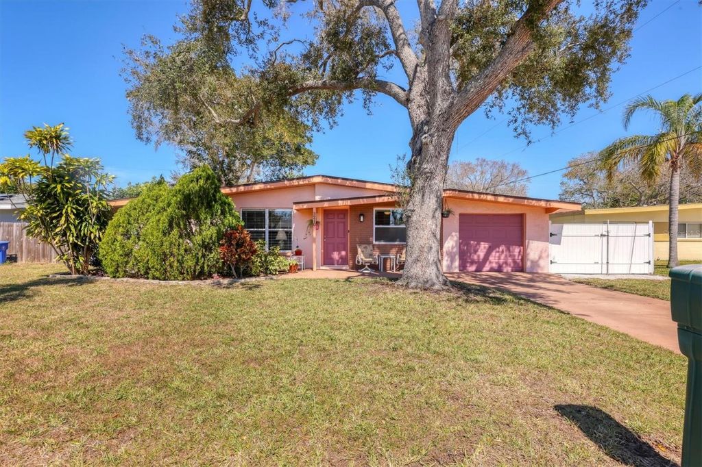 Image 38 of property listing at 3210 21ST AVENUE DRIVE W, Bradenton, FL 34205