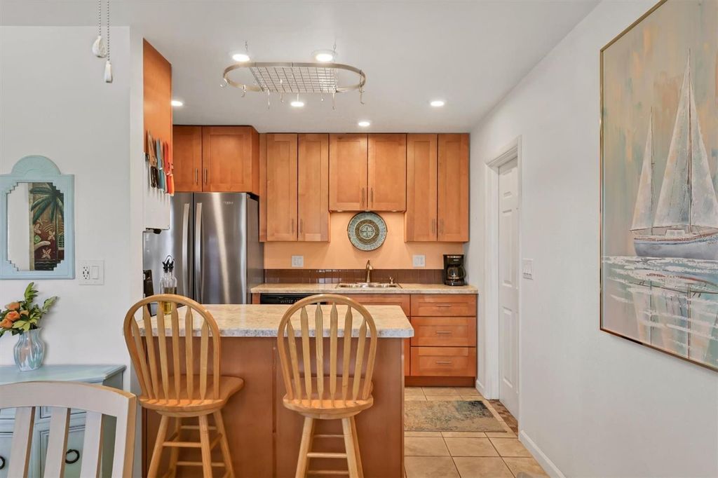 Image 5 of property listing at 3210 21ST AVENUE DRIVE W, Bradenton, FL 34205