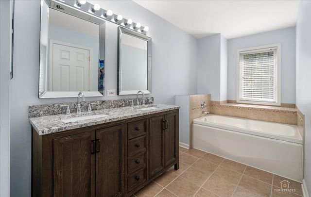 1743 W Ethans Glen Drive, Palatine, IL 60067