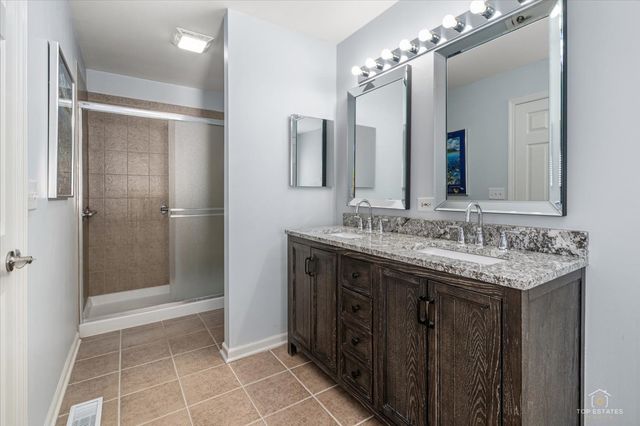 1743 W Ethans Glen Drive, Palatine, IL 60067