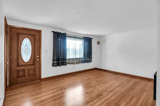 16 Shaggbark Drive, Southwick, MA 01077