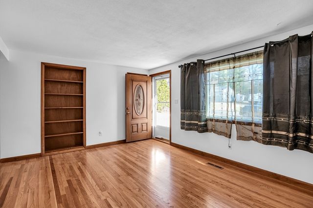 16 Shaggbark Drive, Southwick, MA 01077