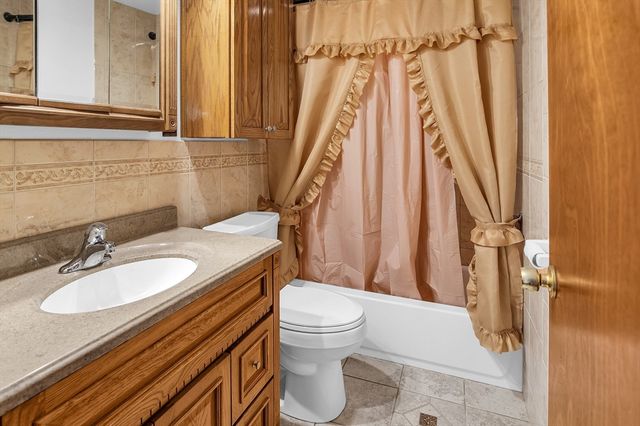 16 Shaggbark Drive, Southwick, MA 01077