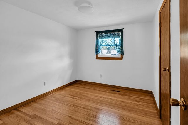 16 Shaggbark Drive, Southwick, MA 01077