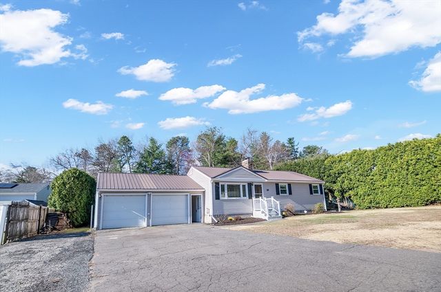 16 Shaggbark Drive, Southwick, MA 01077