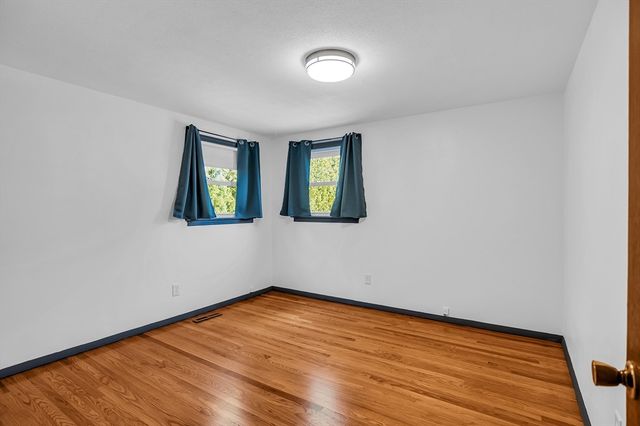 16 Shaggbark Drive, Southwick, MA 01077