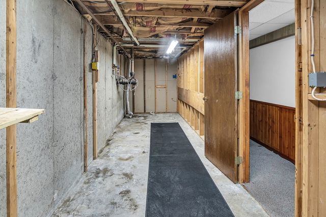 16 Shaggbark Drive, Southwick, MA 01077