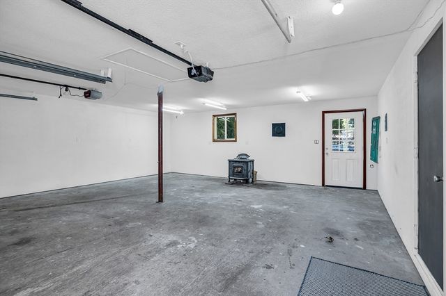 16 Shaggbark Drive, Southwick, MA 01077