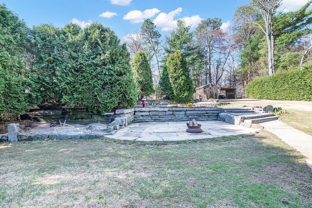 16 Shaggbark Drive, Southwick, MA 01077