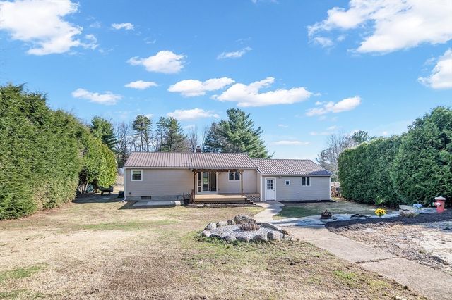 16 Shaggbark Drive, Southwick, MA 01077