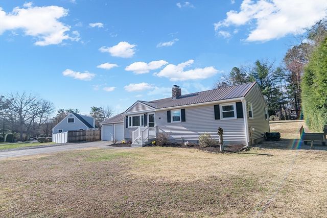 16 Shaggbark Drive, Southwick, MA 01077