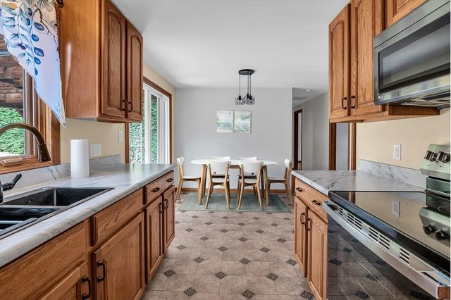 16 Shaggbark Drive, Southwick, MA 01077