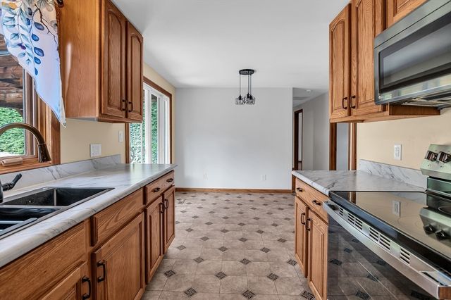 16 Shaggbark Drive, Southwick, MA 01077