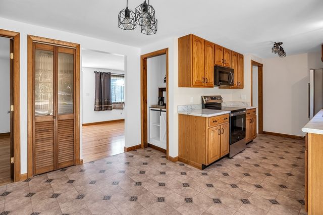 16 Shaggbark Drive, Southwick, MA 01077