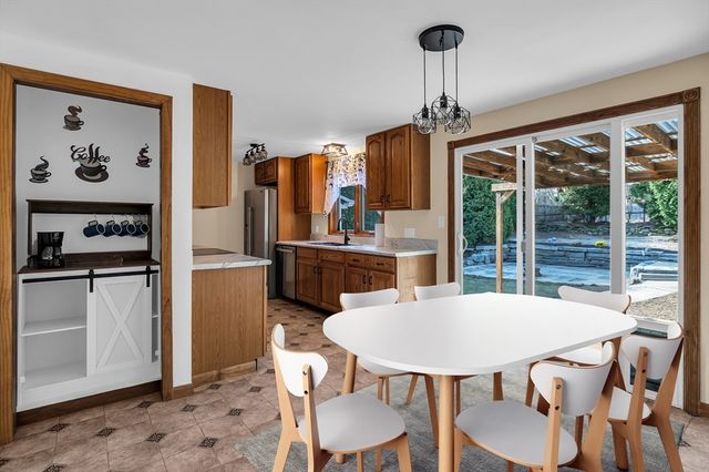 16 Shaggbark Drive, Southwick, MA 01077