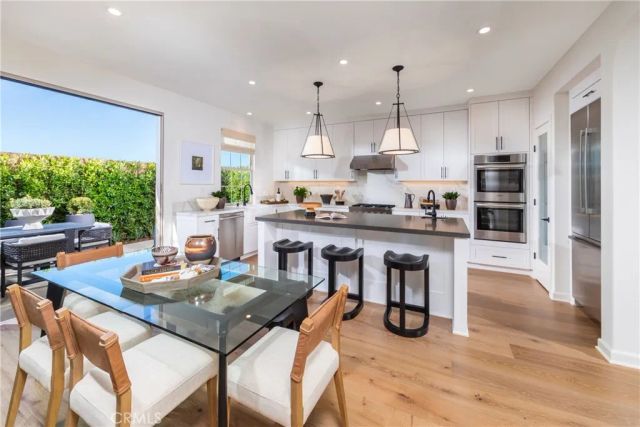 221 Canterbury, Irvine, CA 92618