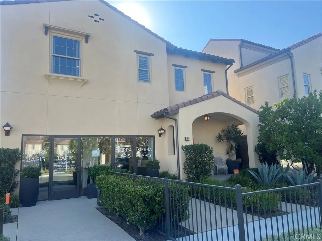 221 Canterbury, Irvine, CA 92618