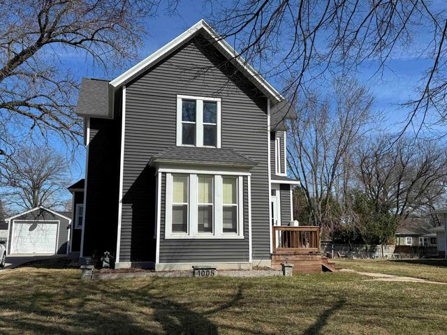 1005 G Avenue, Grundy Center, IA 50638