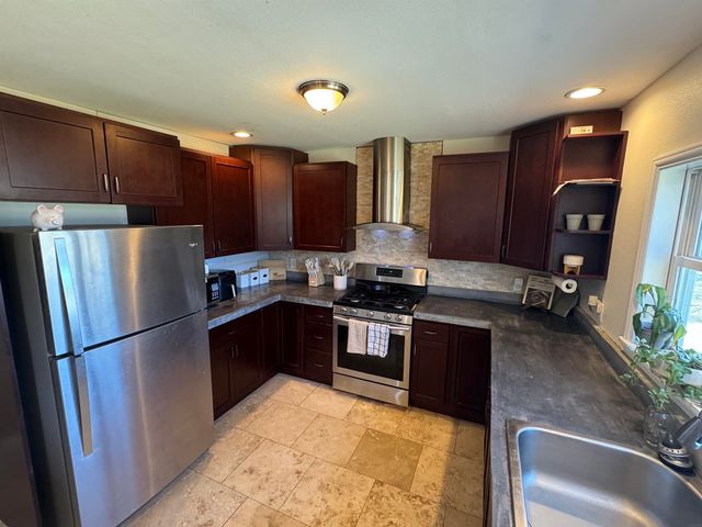 1005 G Avenue, Grundy Center, IA 50638