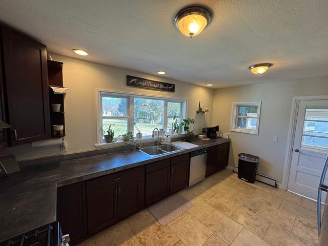 1005 G Avenue, Grundy Center, IA 50638