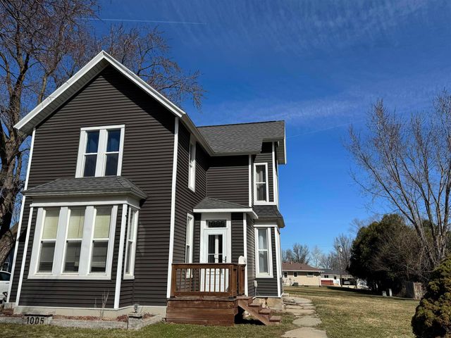 1005 G Avenue, Grundy Center, IA 50638