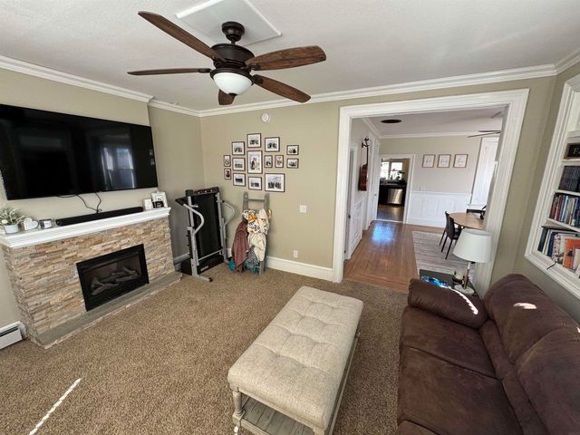 1005 G Avenue, Grundy Center, IA 50638