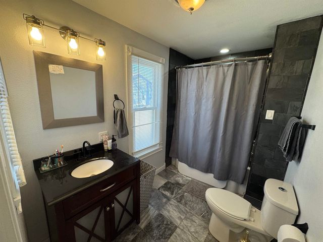 1005 G Avenue, Grundy Center, IA 50638