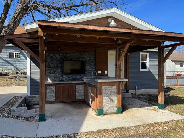 1005 G Avenue, Grundy Center, IA 50638