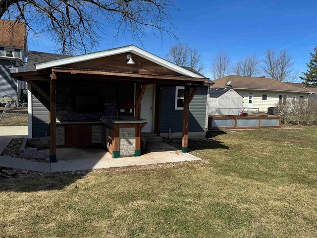 1005 G Avenue, Grundy Center, IA 50638