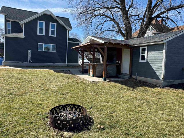 1005 G Avenue, Grundy Center, IA 50638