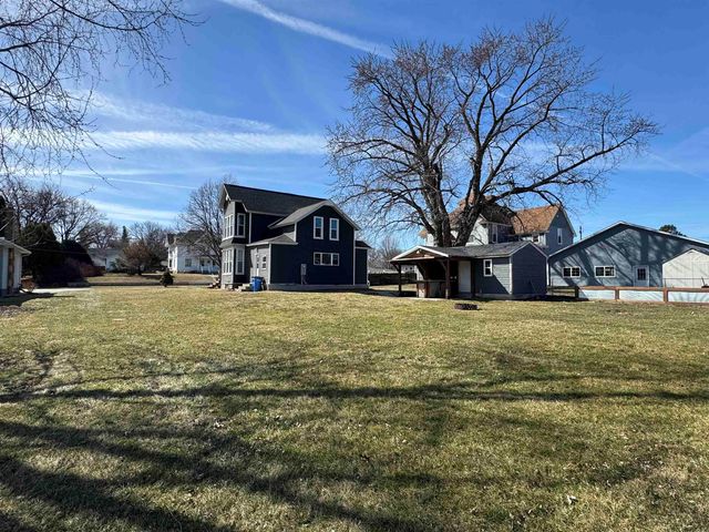 1005 G Avenue, Grundy Center, IA 50638