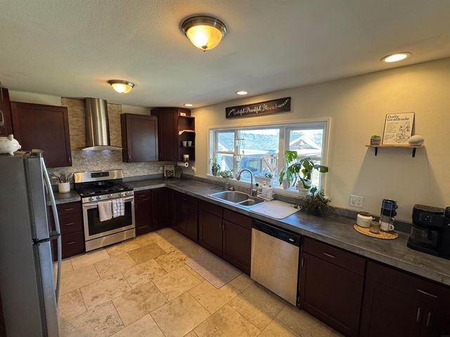 1005 G Avenue, Grundy Center, IA 50638