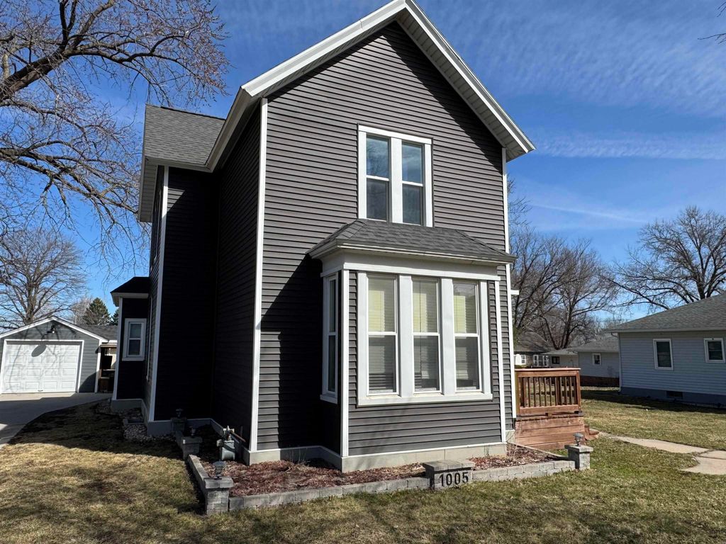 1005 G Avenue, Grundy Center, IA 50638