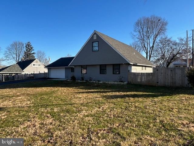 311 SNOWBALL DR, Levittown, PA 19056