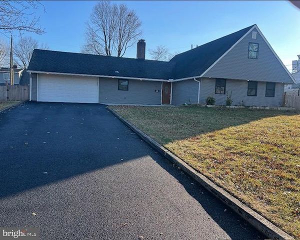 311 SNOWBALL DR, Levittown, PA 19056