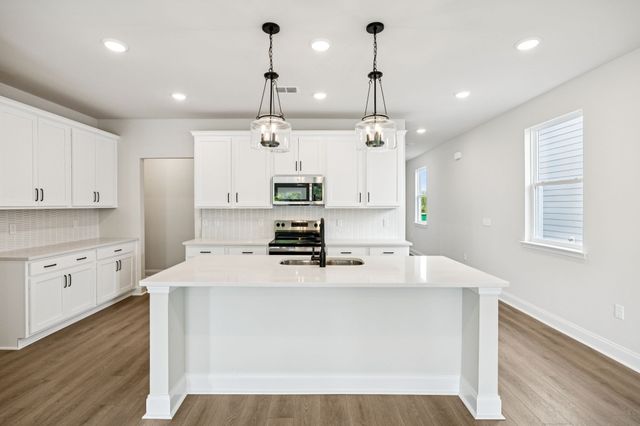 1090 Large Poppy Dr, La Vergne, TN 37086